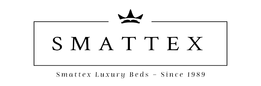 Logotipo de SMATTEX con icono de corona y el eslogan “camas de lujo SMATTEX - Desde 1989”