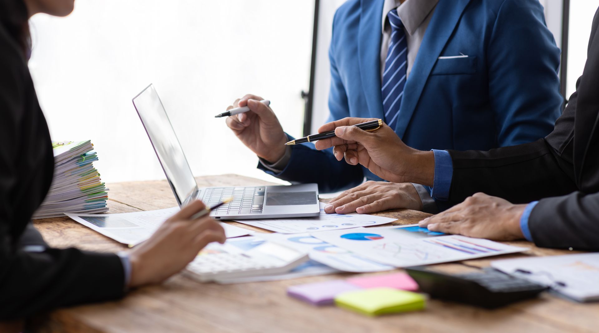Besprechung am Schreibtisch