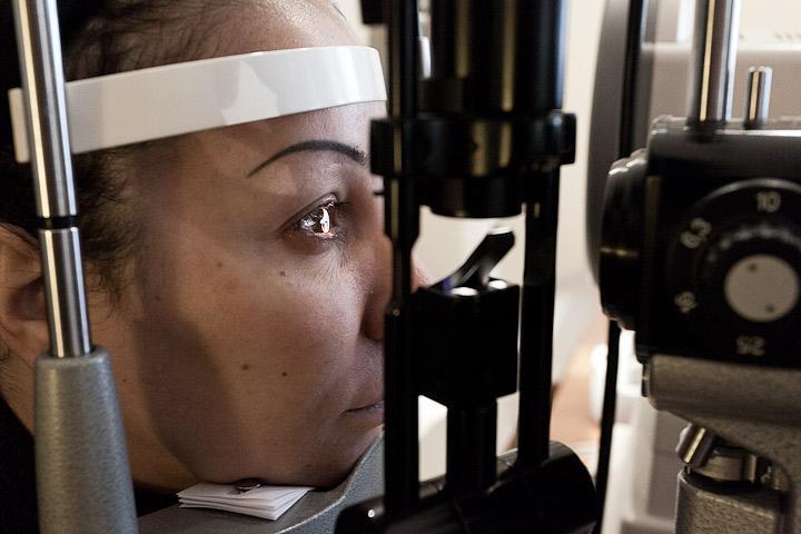 Examen de votre œil réalisé par votre ophtalmologue à Paris 7