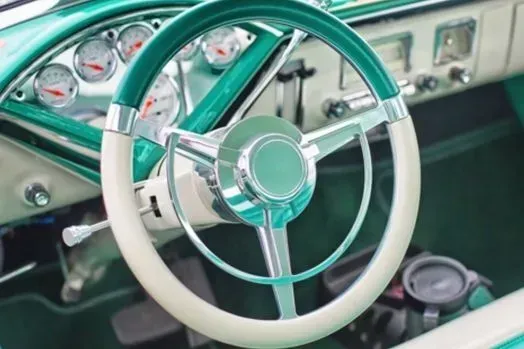 Praxis für Psychotherapie nach dem HeilprG Anja Link - Verchromtes Lenkrad eines Oldtimers