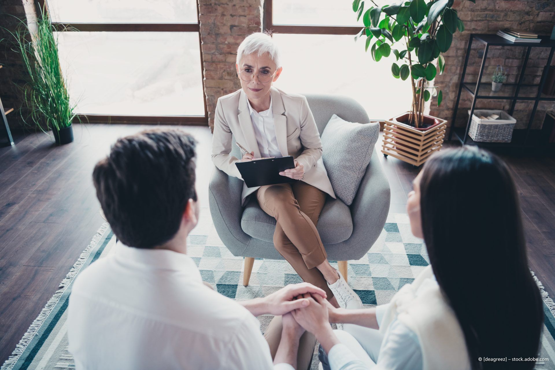 Praxis für Psychotherapie nach dem HeilprG Anja Link - Grüne Scheune mit schneebedecktem Dach