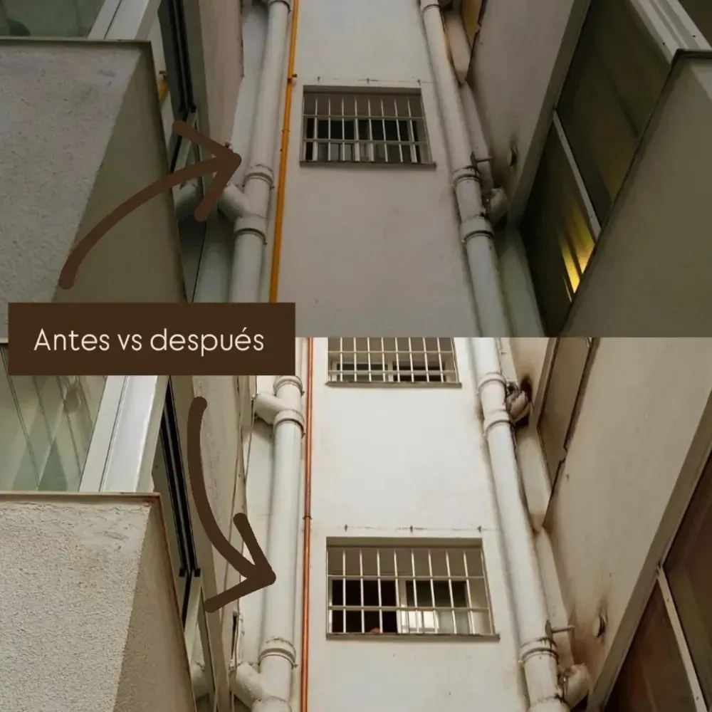 Vista antes y después de la fachada de un edificio estrecho con ventanas enrejadas y un bajante.