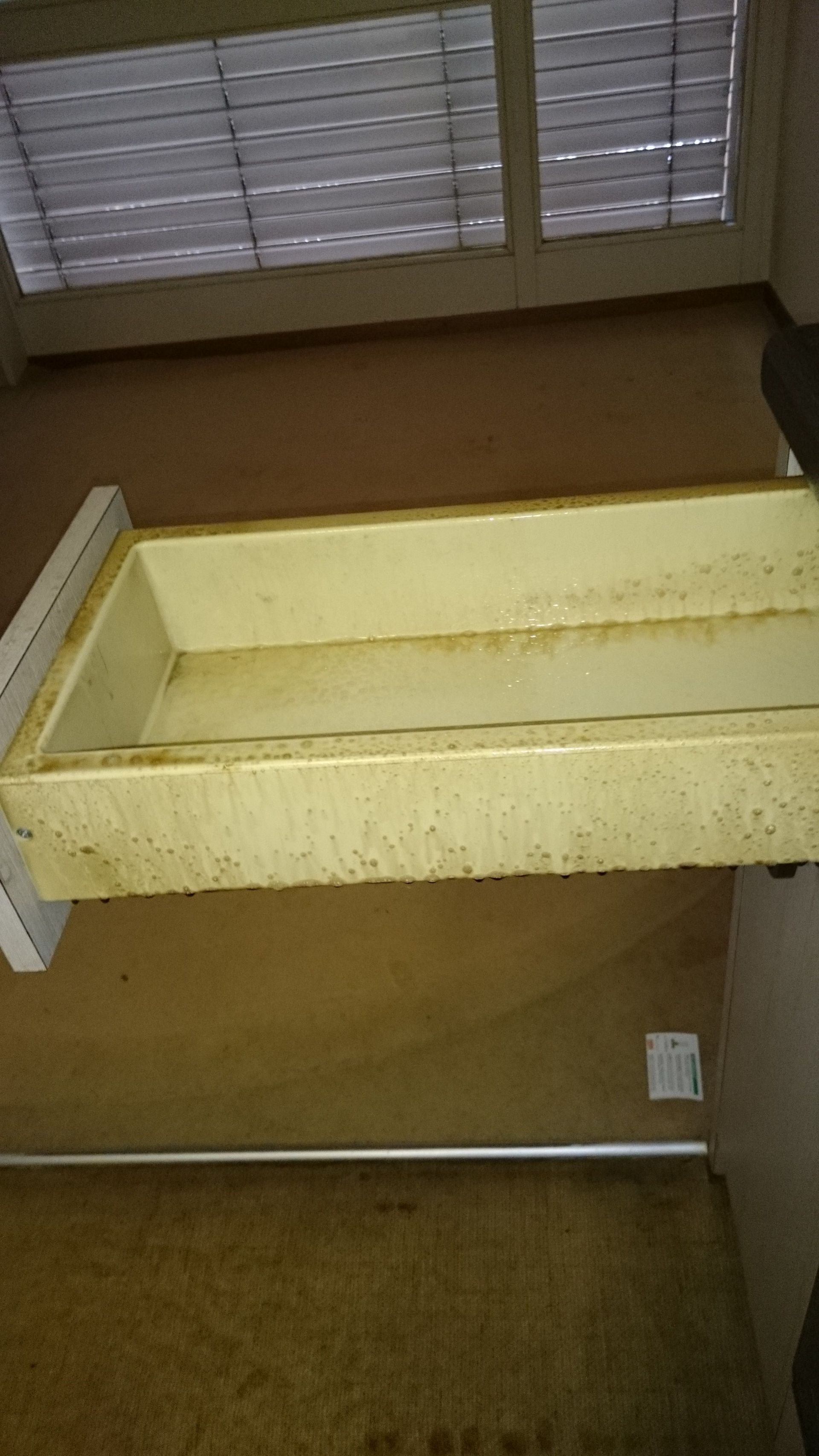 Schublade vorher - Petraroia Reinigungsunternehmen