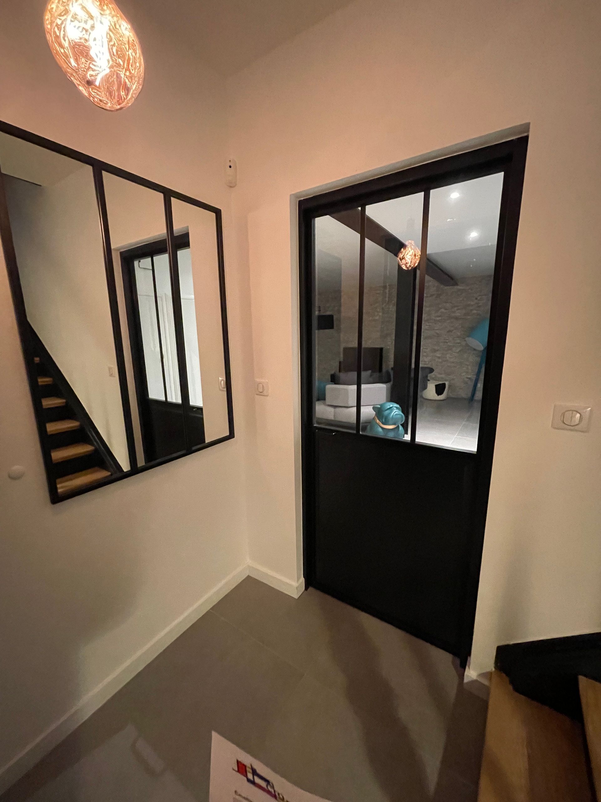 Pose de menuiserie intérieure : porte vitrée de type verrière