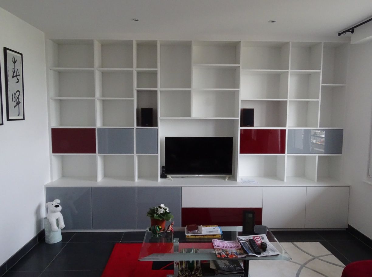 Création d'une bibliothèque au mur