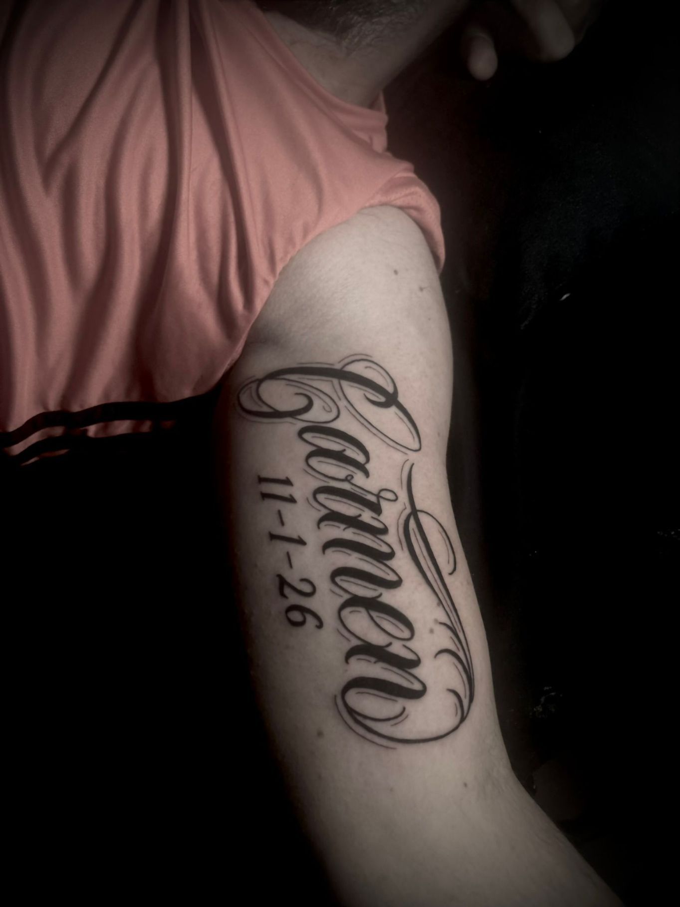 Un tatuaje en un brazo con la palabra 