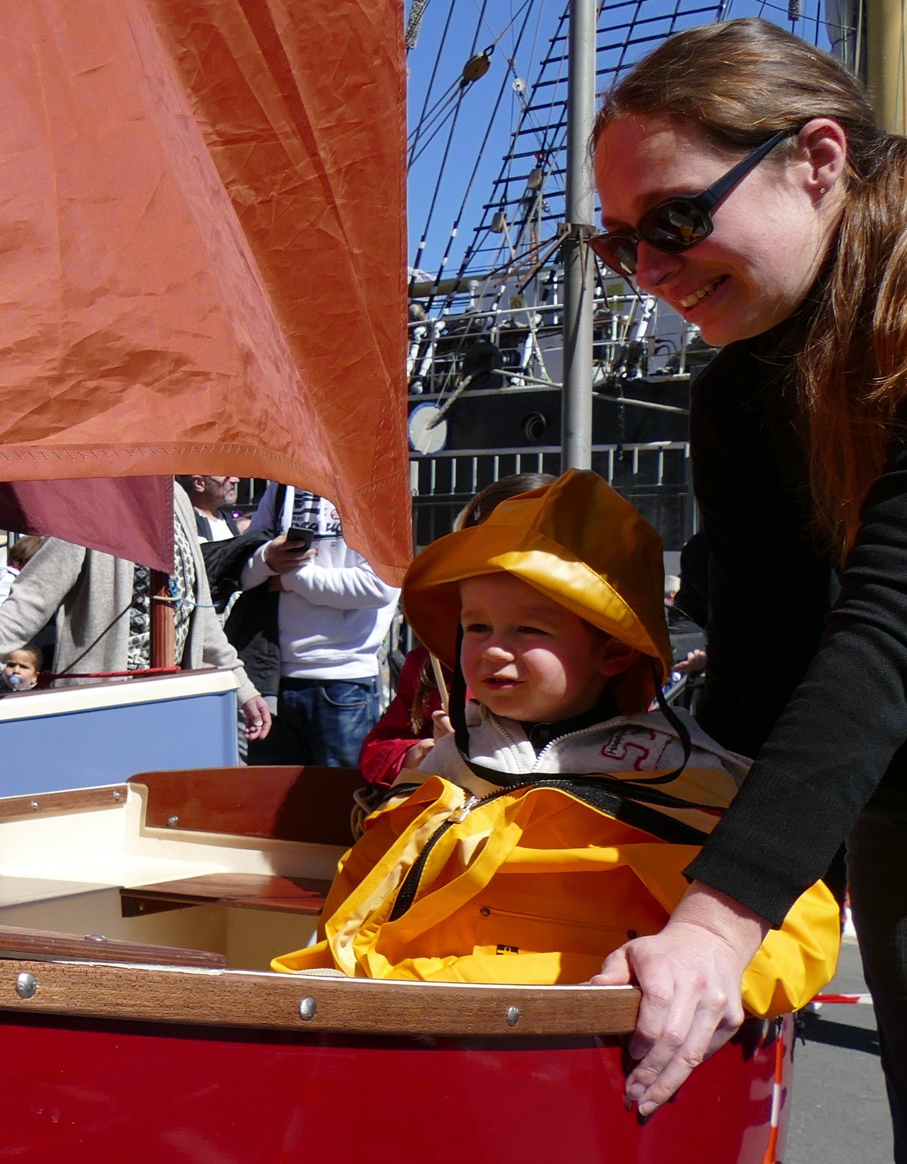 Enfant dans une barque