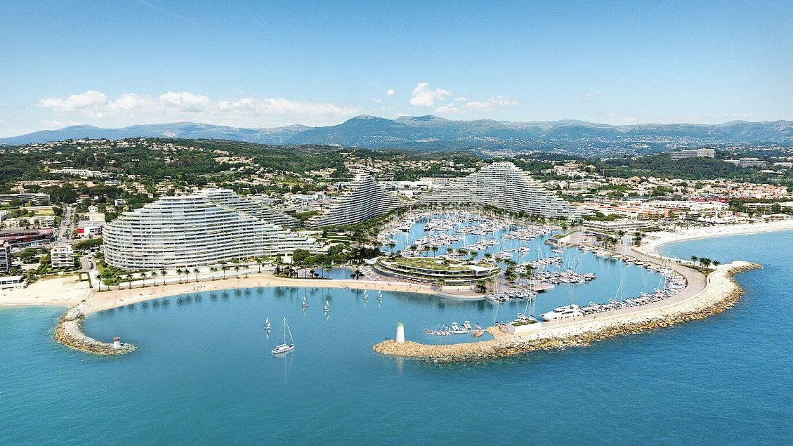Vue du port de la ville de Villeneuve-Loubet