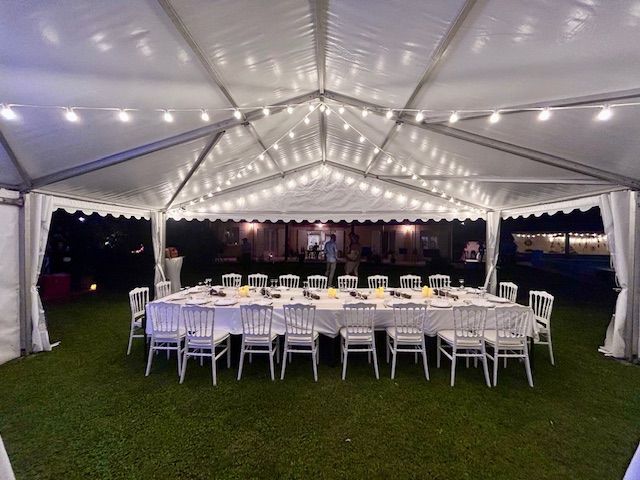 Tente, tables et chaises pour les 50 ans de Laurent