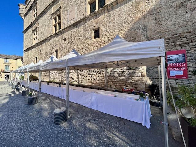 Stands au salon du Livre à Gordes