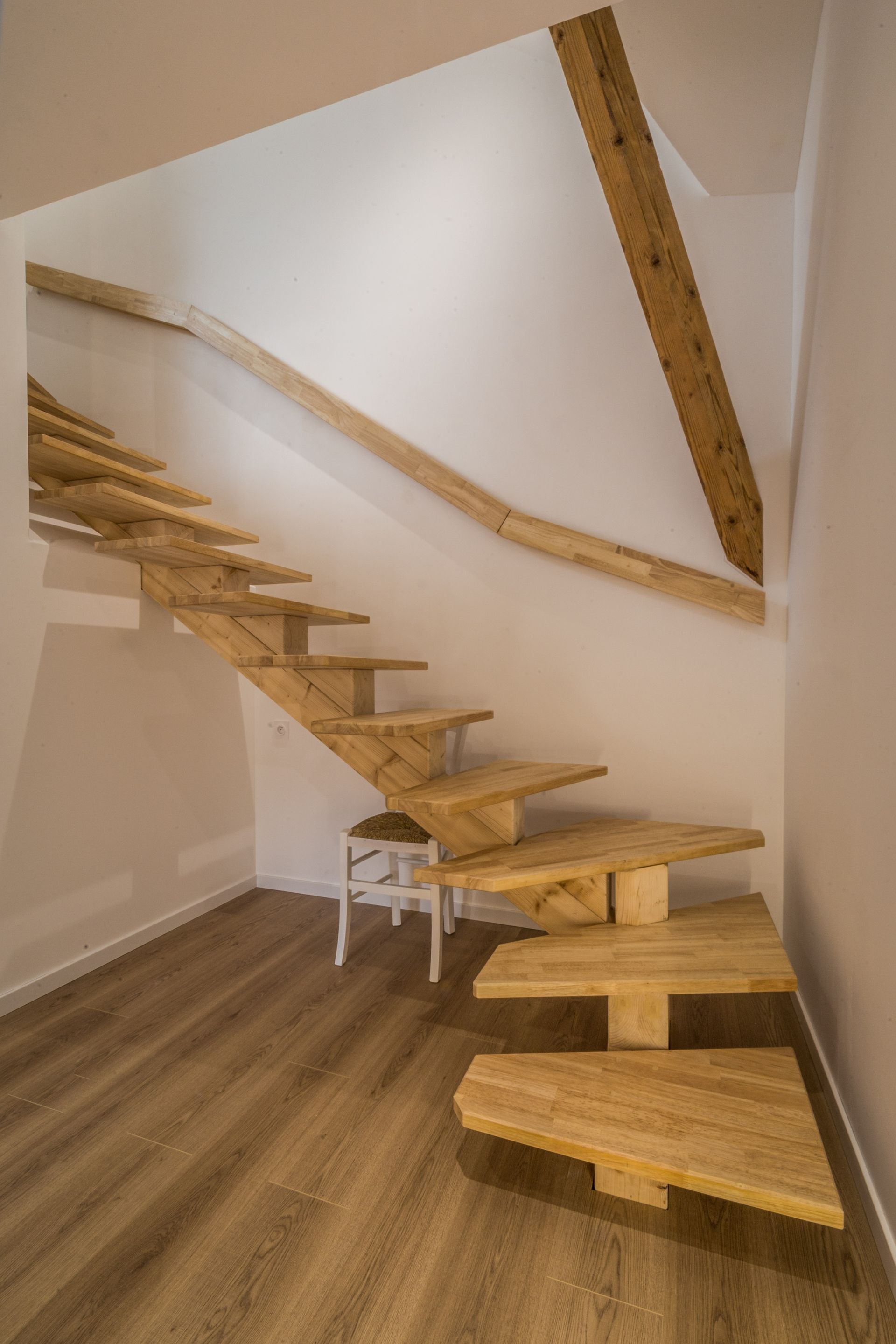 Escaliers en bois dans une maison