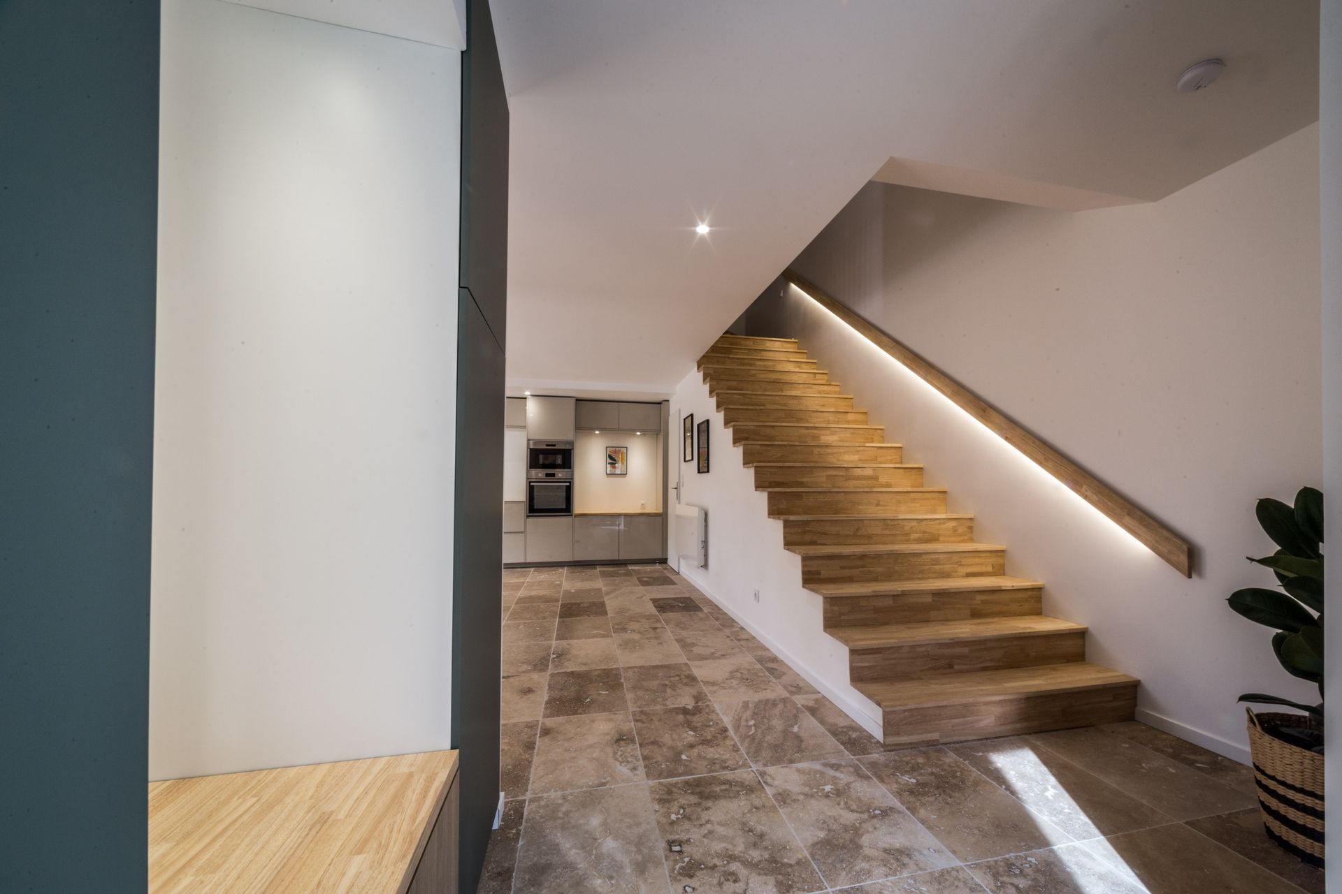 Escalier intérieur en bois