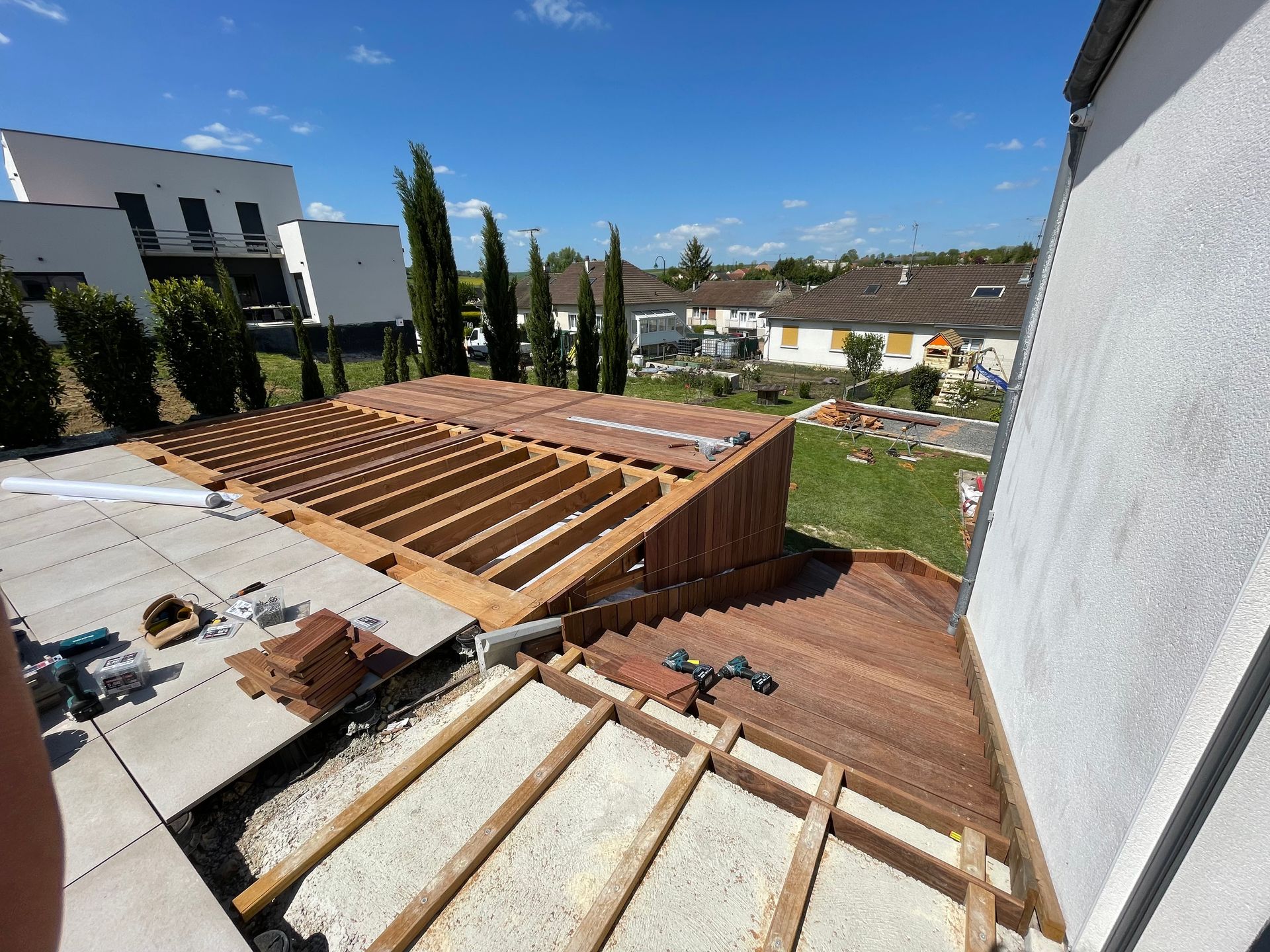 Construction terrasse bois avec escaliers