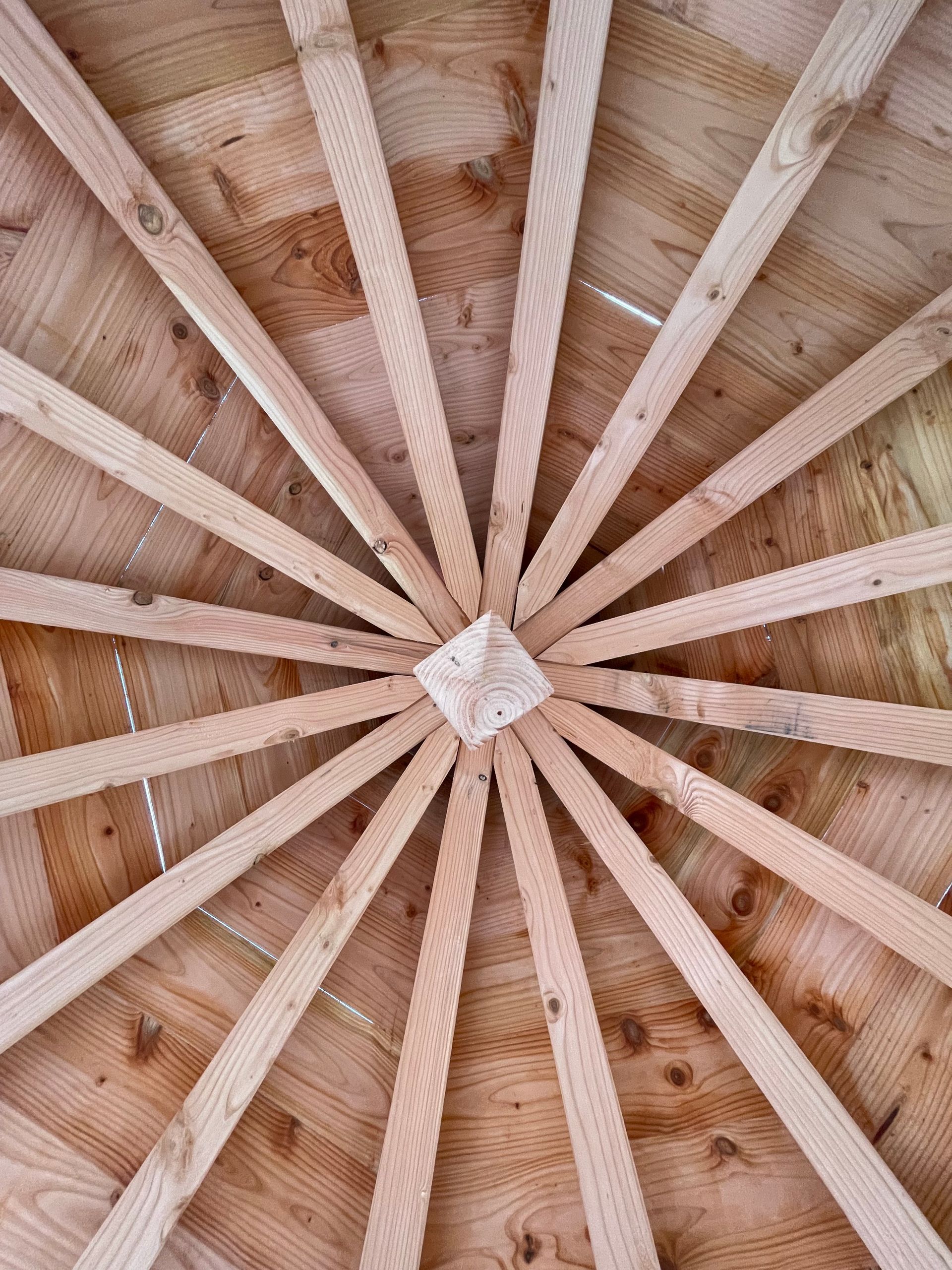 Dessous du toit d'un kiosque balinais