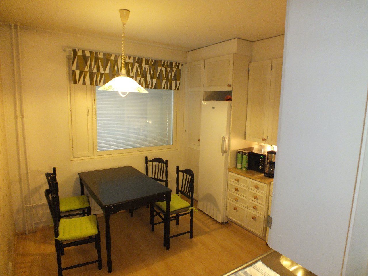 Huoneisto 1 keittiö - Kalustettumajoitus.fi