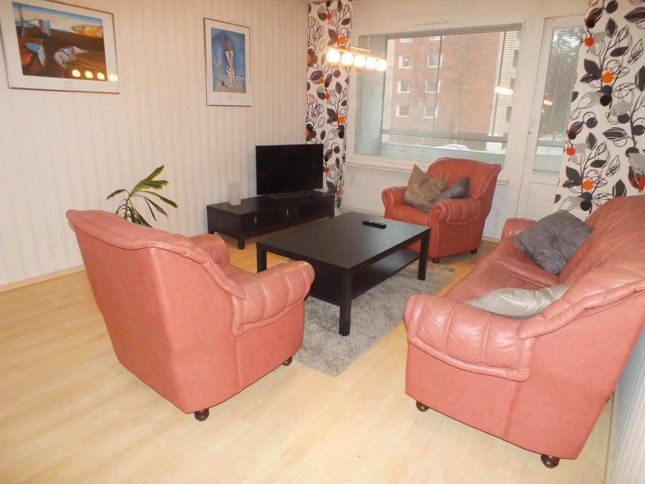 Huoneisto 1 olohuone - Kalustettumajoitus.fi