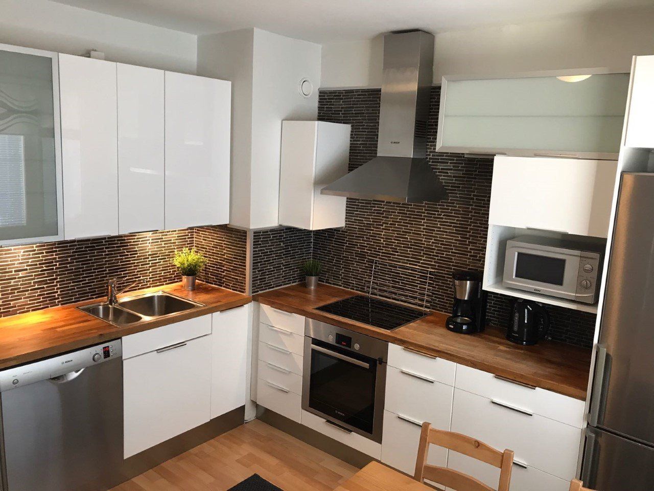 Huoneisto 2 keittiö - Kalustettumajoitus.fi