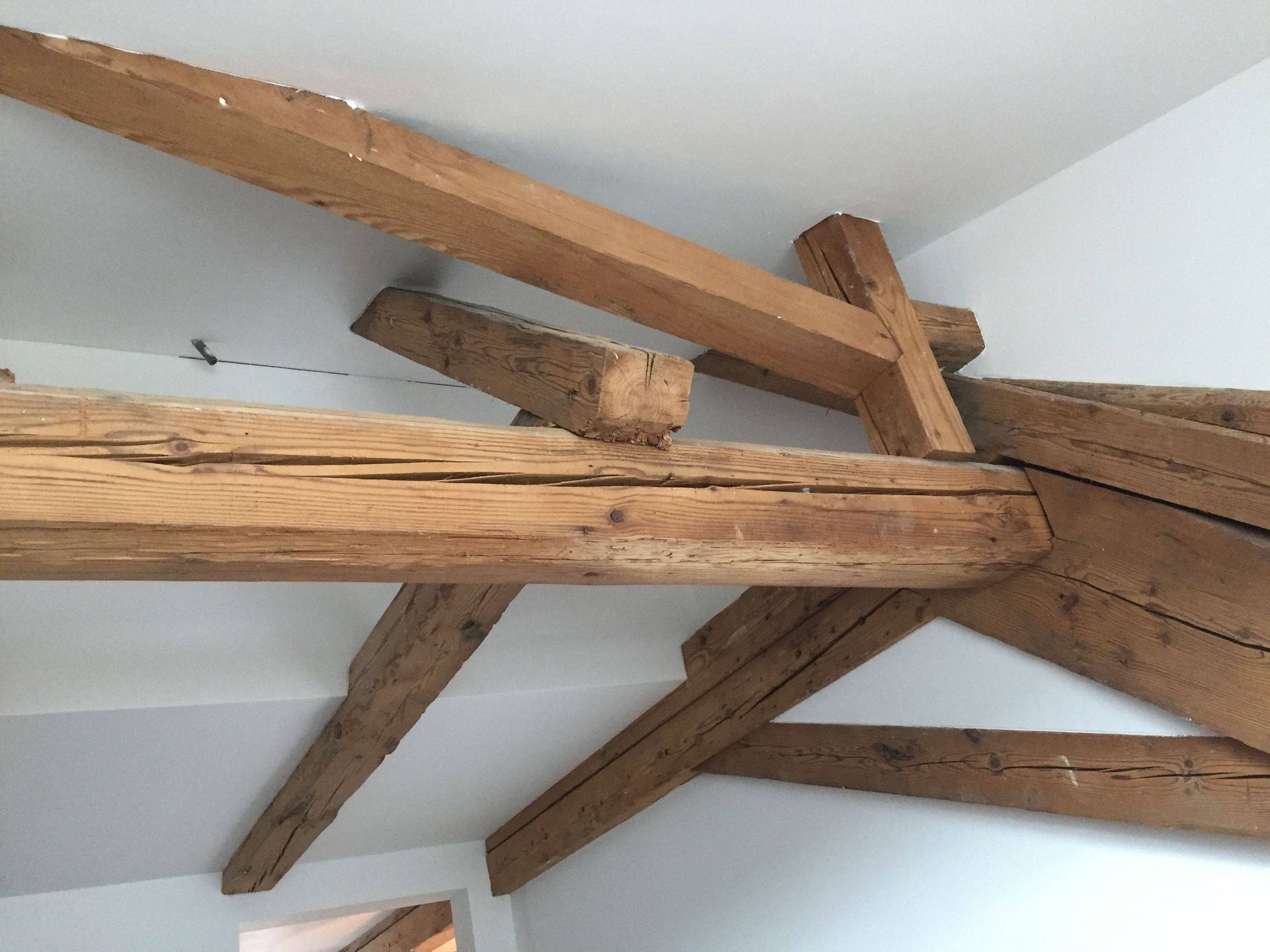 Dachstock verputzen zwischen HolzbalkenI - [company] in Frauenfeld