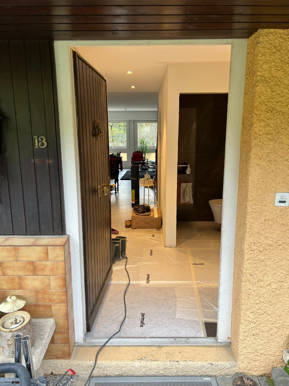 cadre blanc de porte