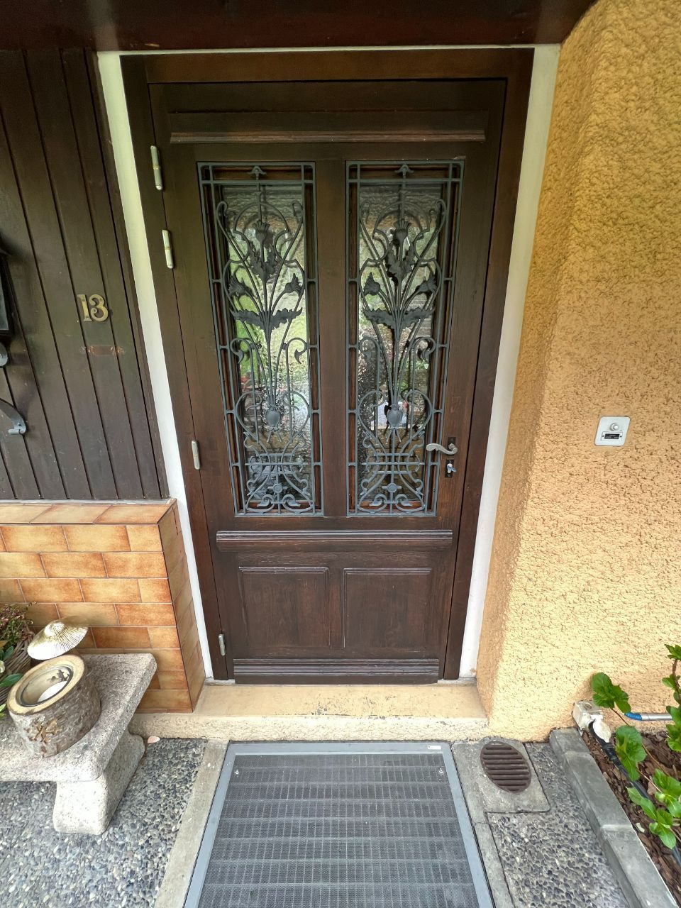 porte en bois et verre