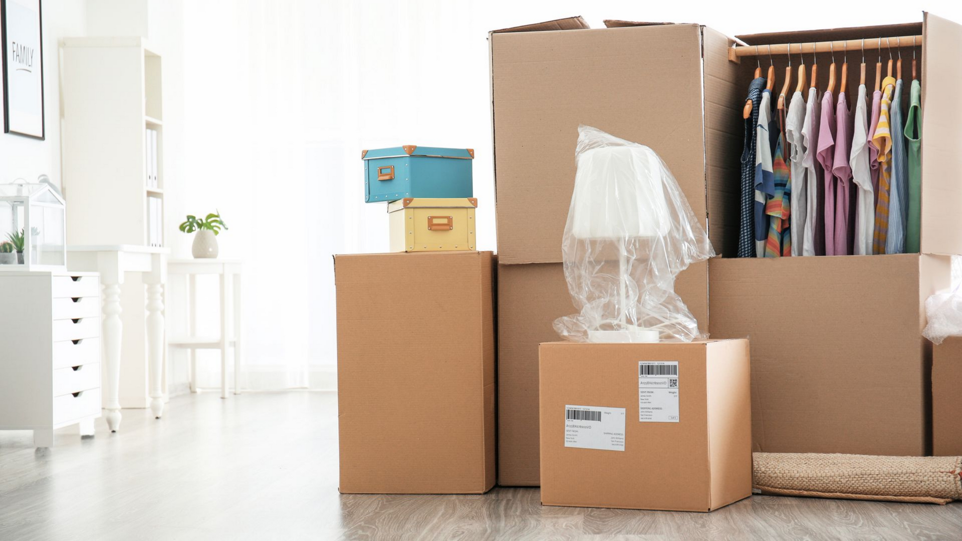 Des cartons empilés pour le déménagement.