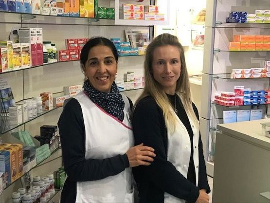 Sepideh Nayeri, pharmacienne responsable et Candice Le Gras, pharmacienne