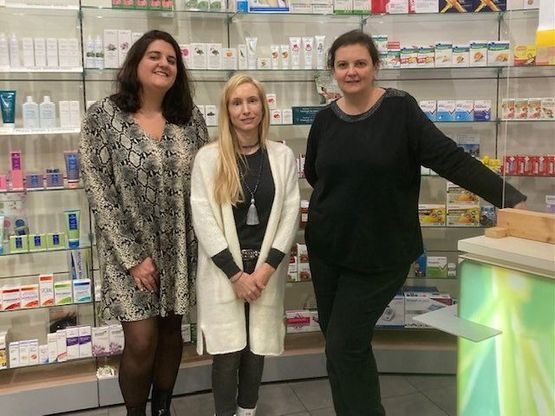 Mesdames Linda Tissot assistante en pharmacie, Candice Le Gras pharmacienne, Liliana Correia assistante en pharmacie