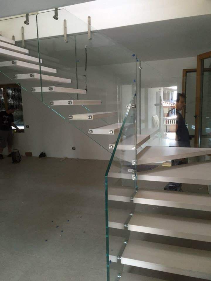 Scala gradino Rovere sbiancato con parapetti