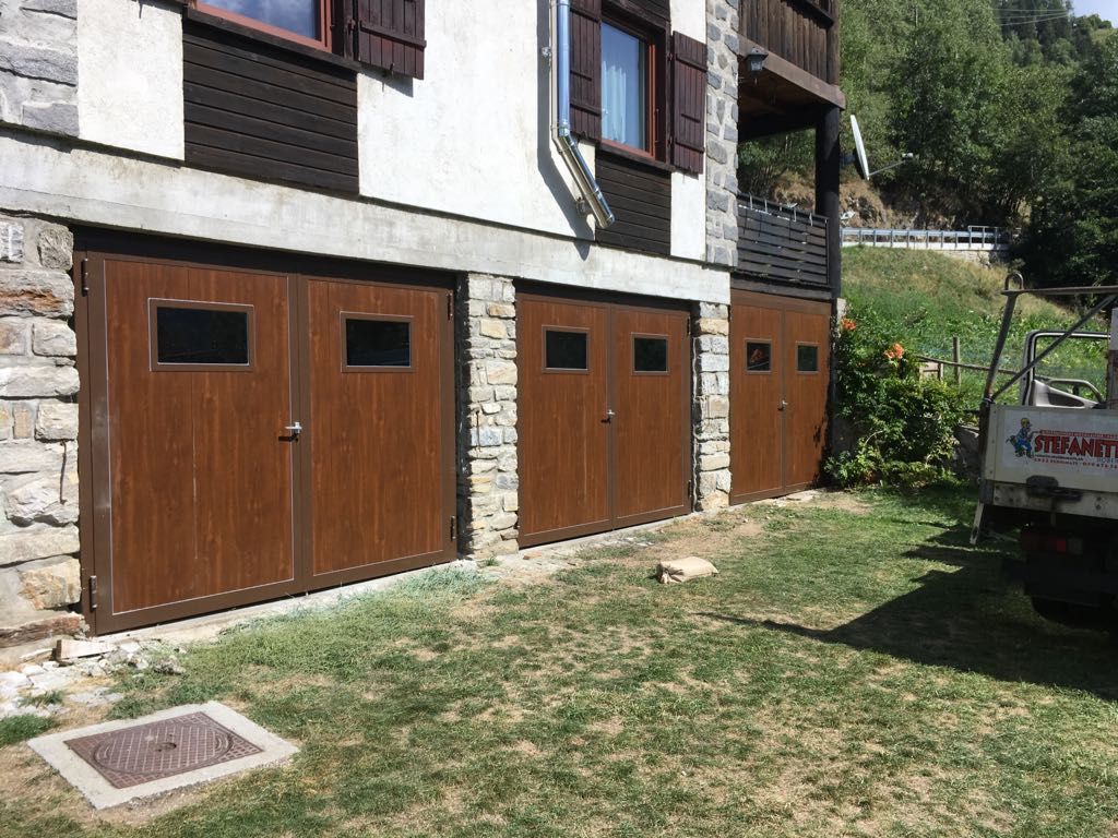 Sostituzione portoni casa di montagna