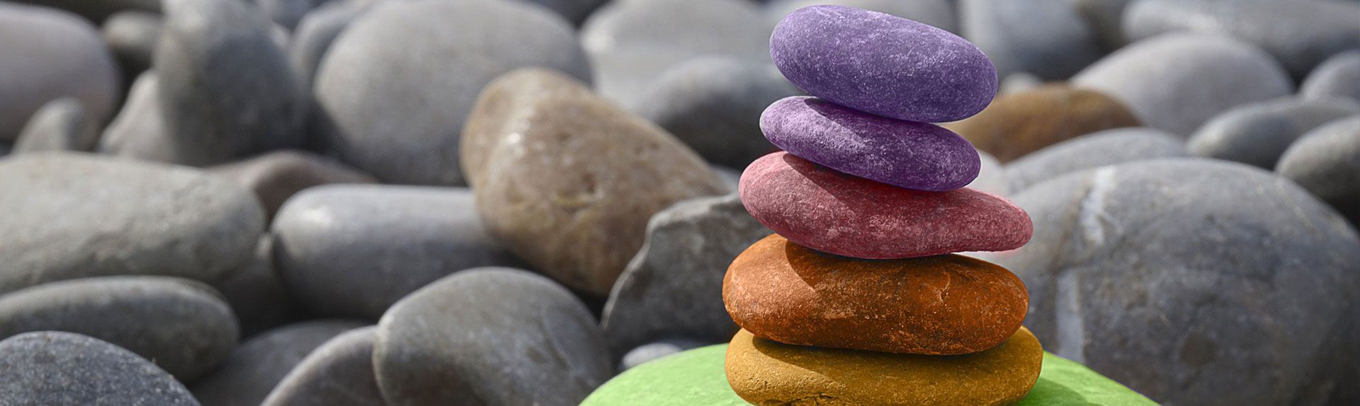 Pile de pierres colorés