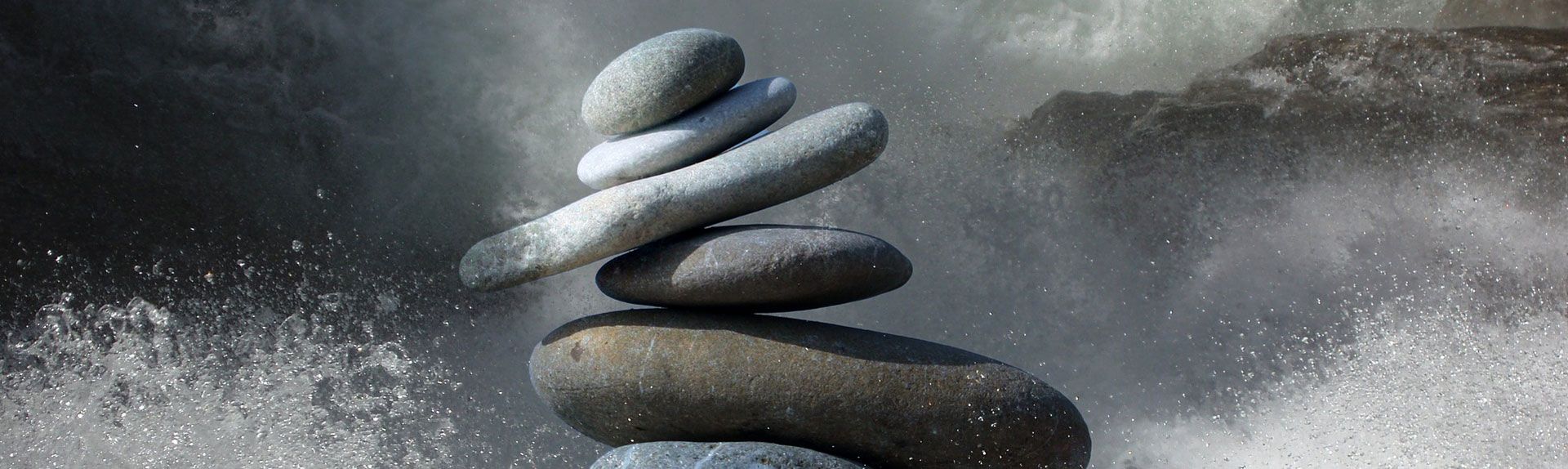 Pile de pierres grises