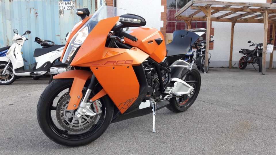 Eine KTM 1190 RC8 von Räth Performance Motos