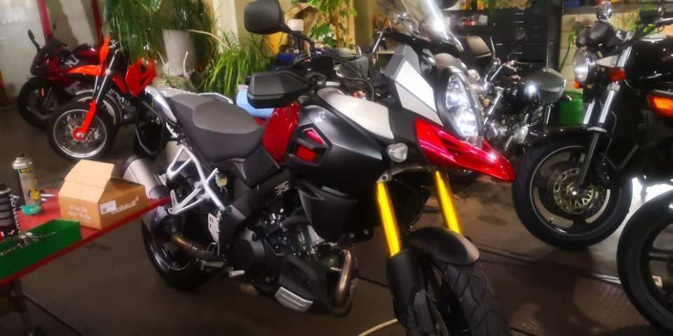 Eine Sammlung von Motorrädedern bei Räth Performance Motos