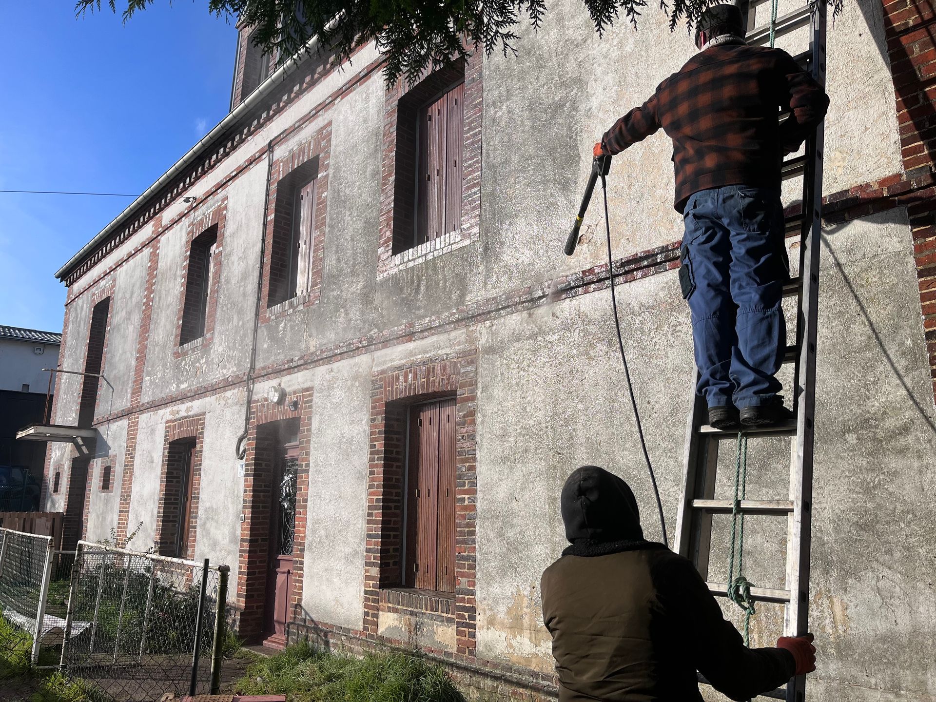 Nettoyage d'une façade à haute pression