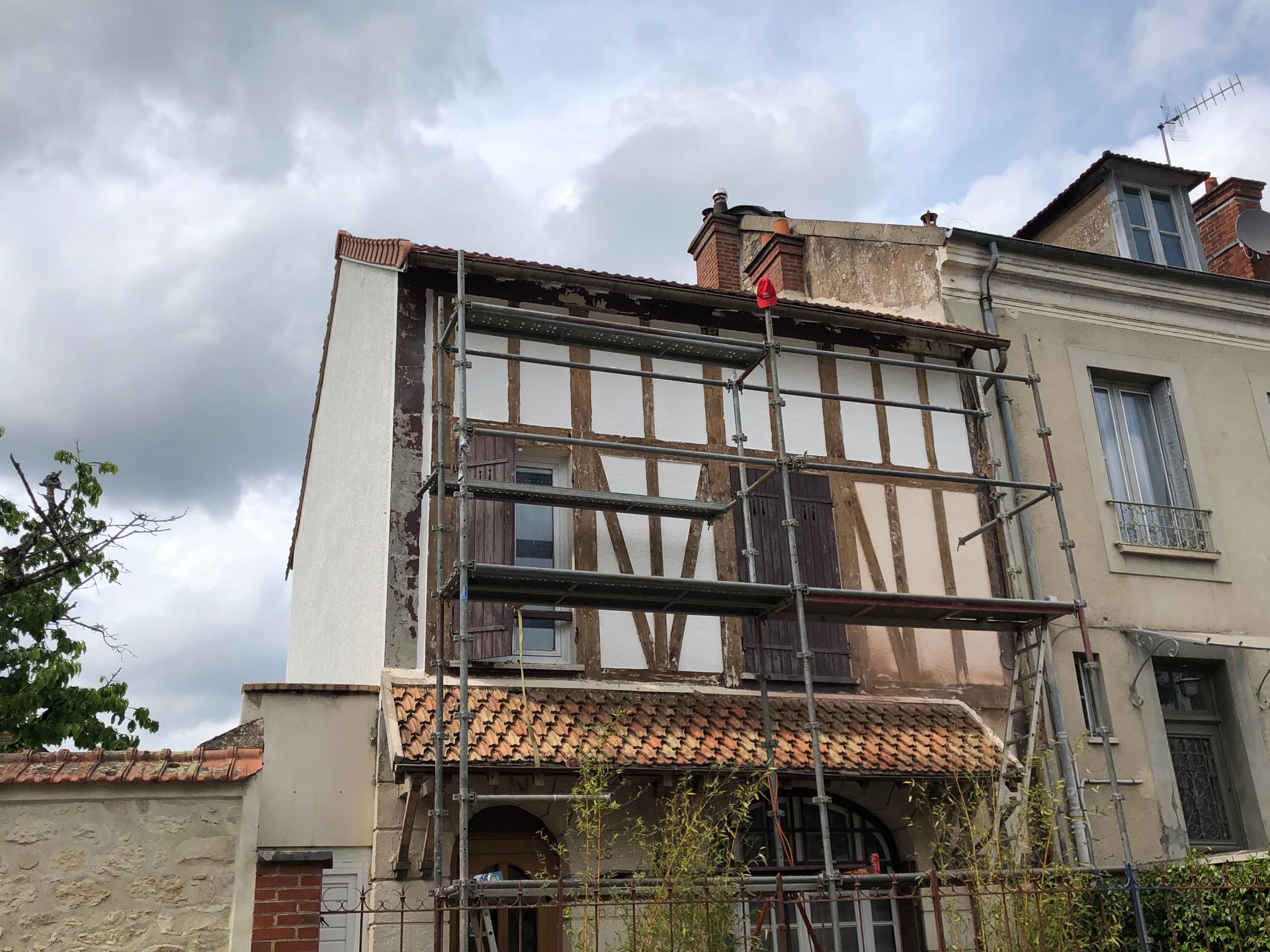 Nettoyage d'une façade à colombage