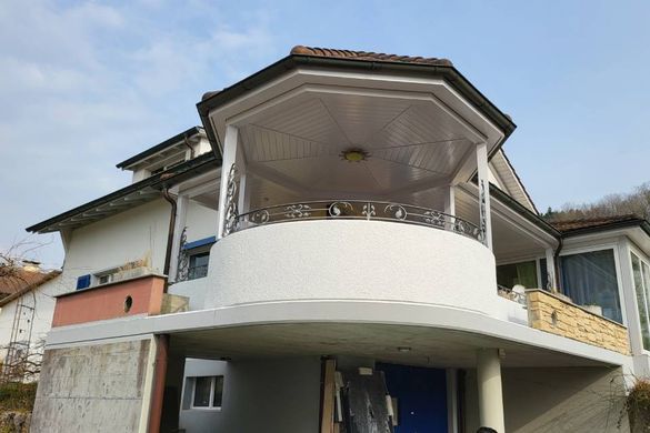 CB Renovation & Reinigung Service – Runder Balkon