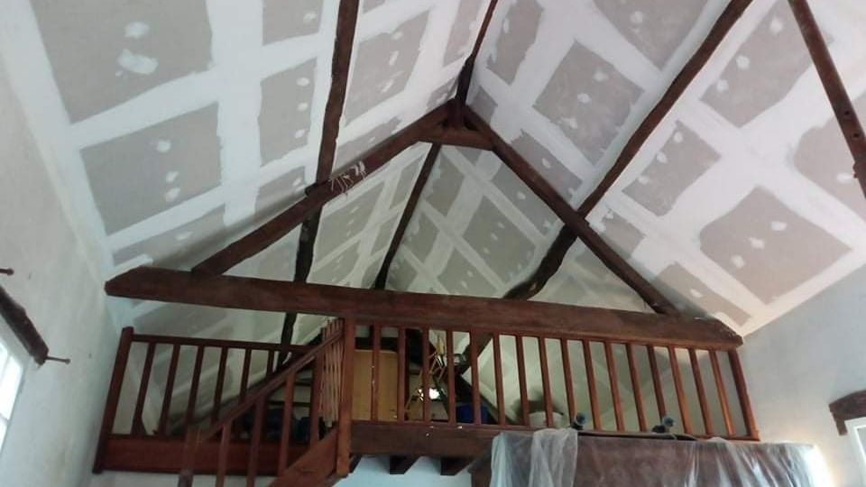 Mezzanine avec balustrade en bois