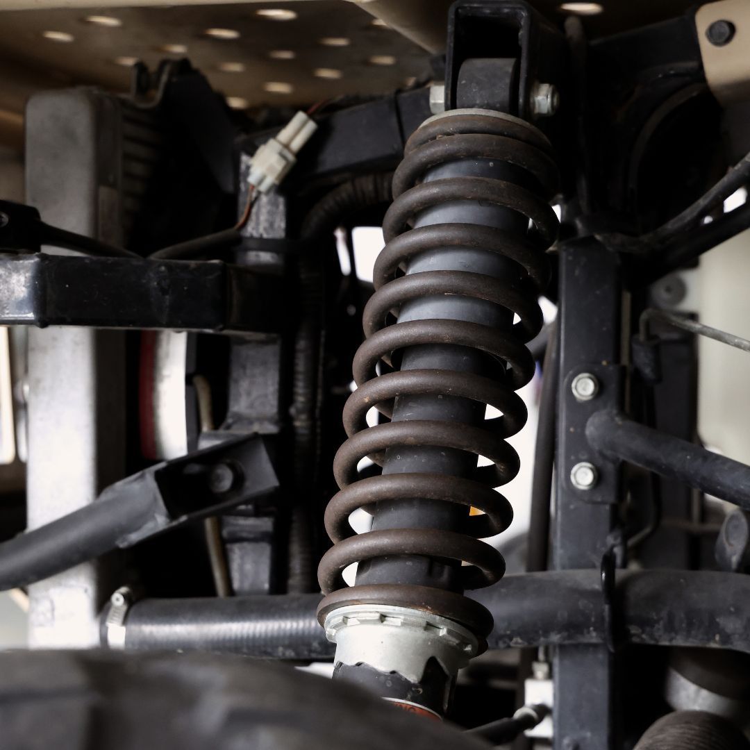 Revisión y reparación de suspensión y amortiguadores