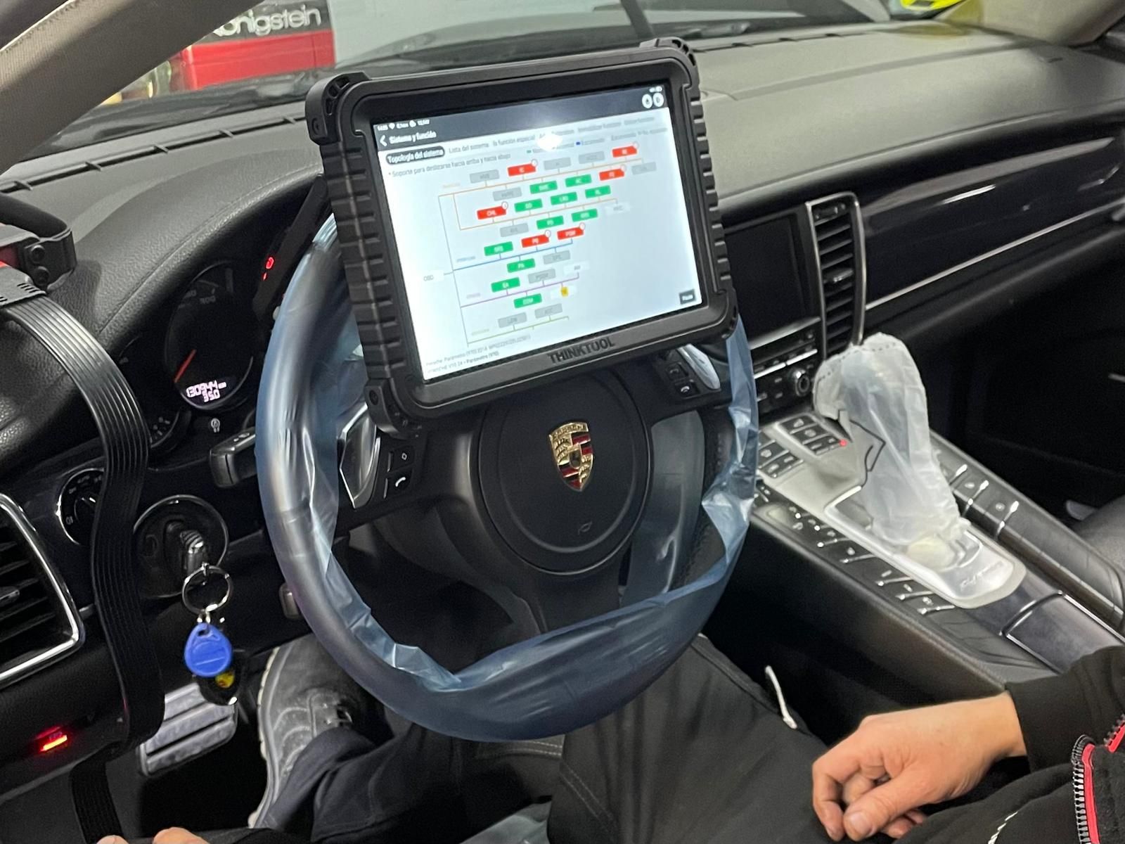 Diagnosis electrónica del vehículo con equipo de diagnóstico profesional