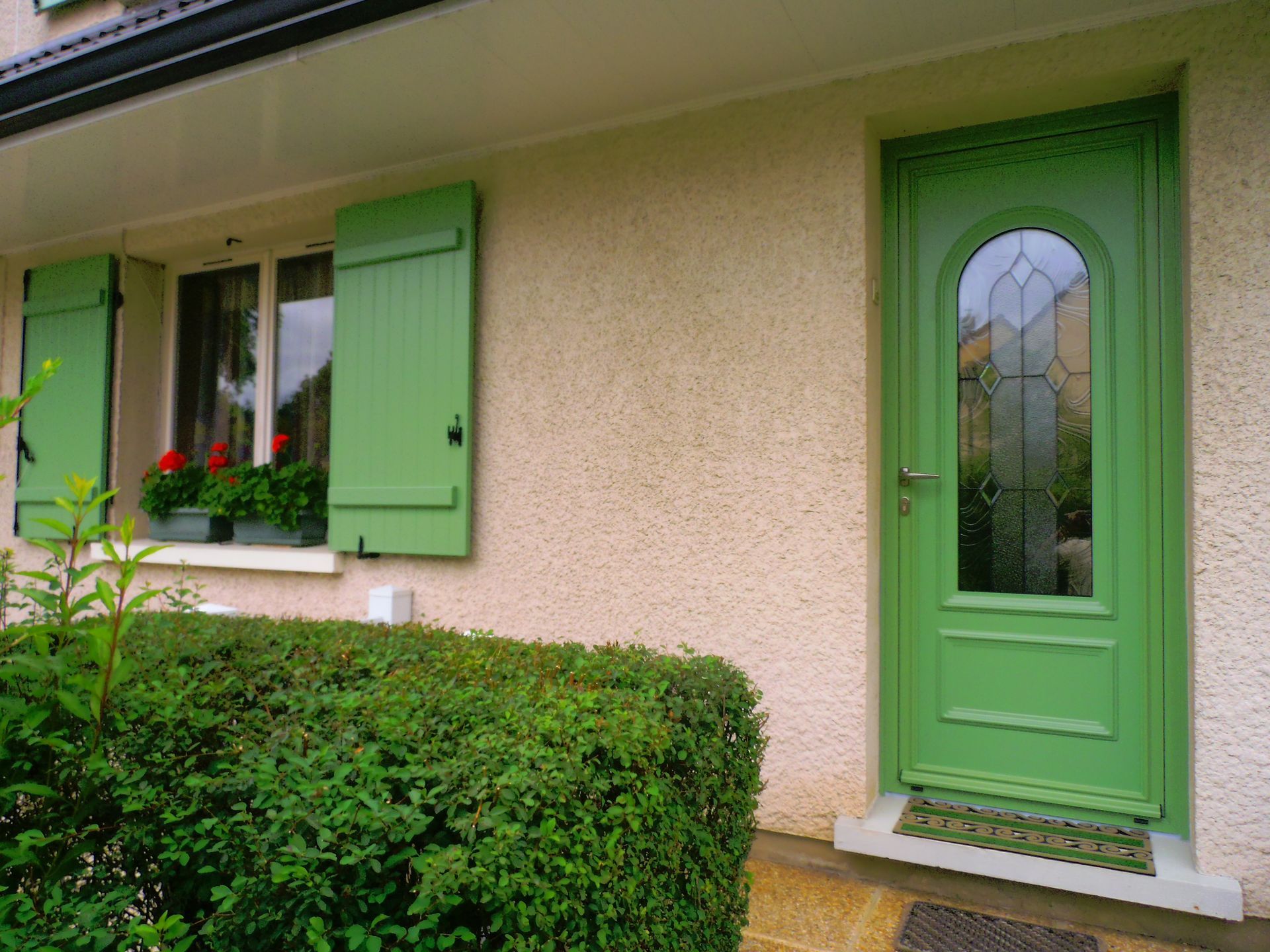 Porte d'entrée vitrée verte