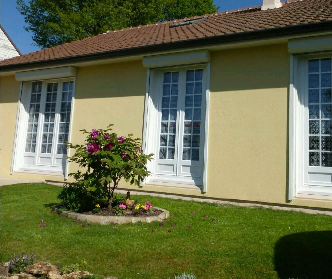 Rénovation d'une façade jaune