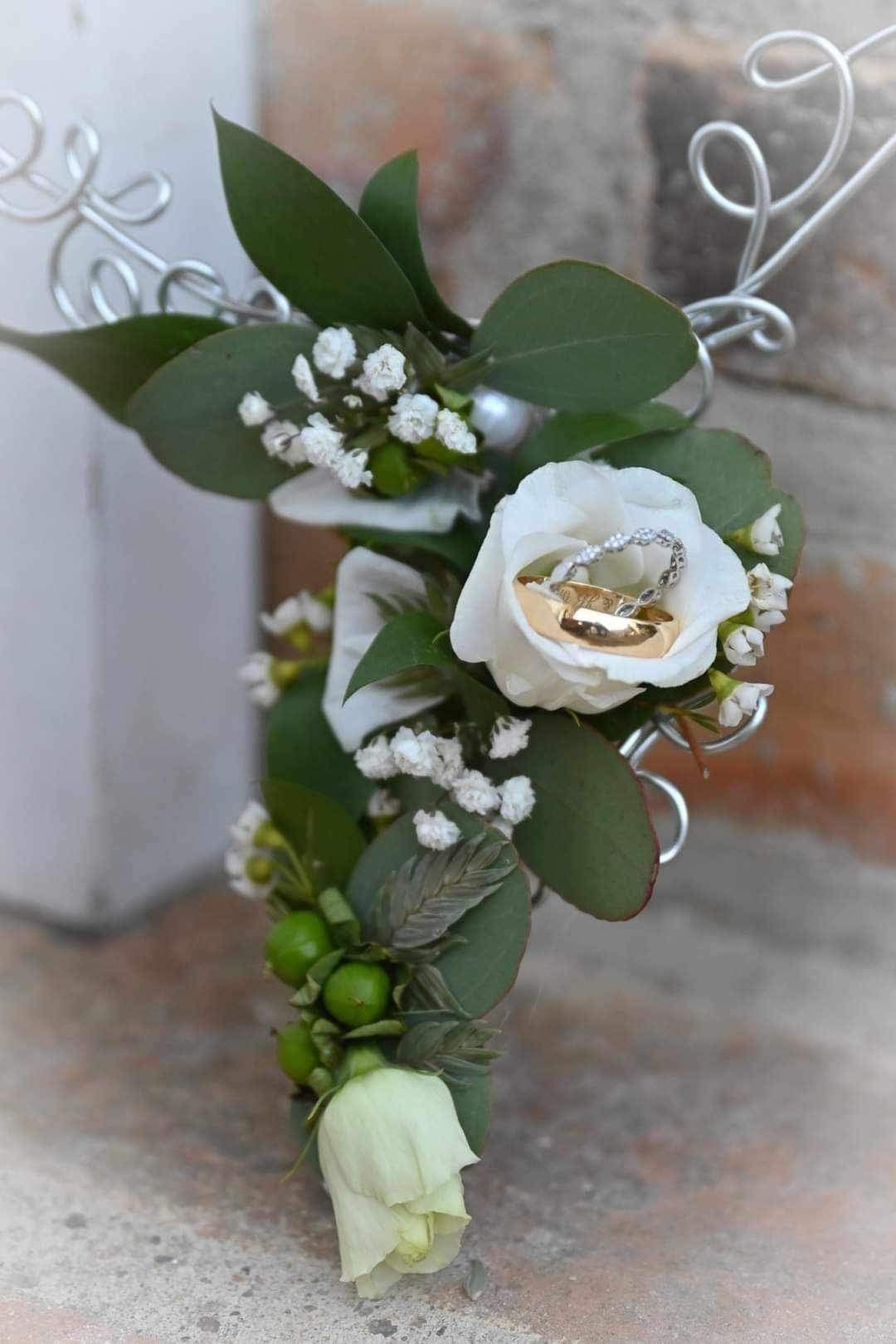 Un gros plan sur une fleur.