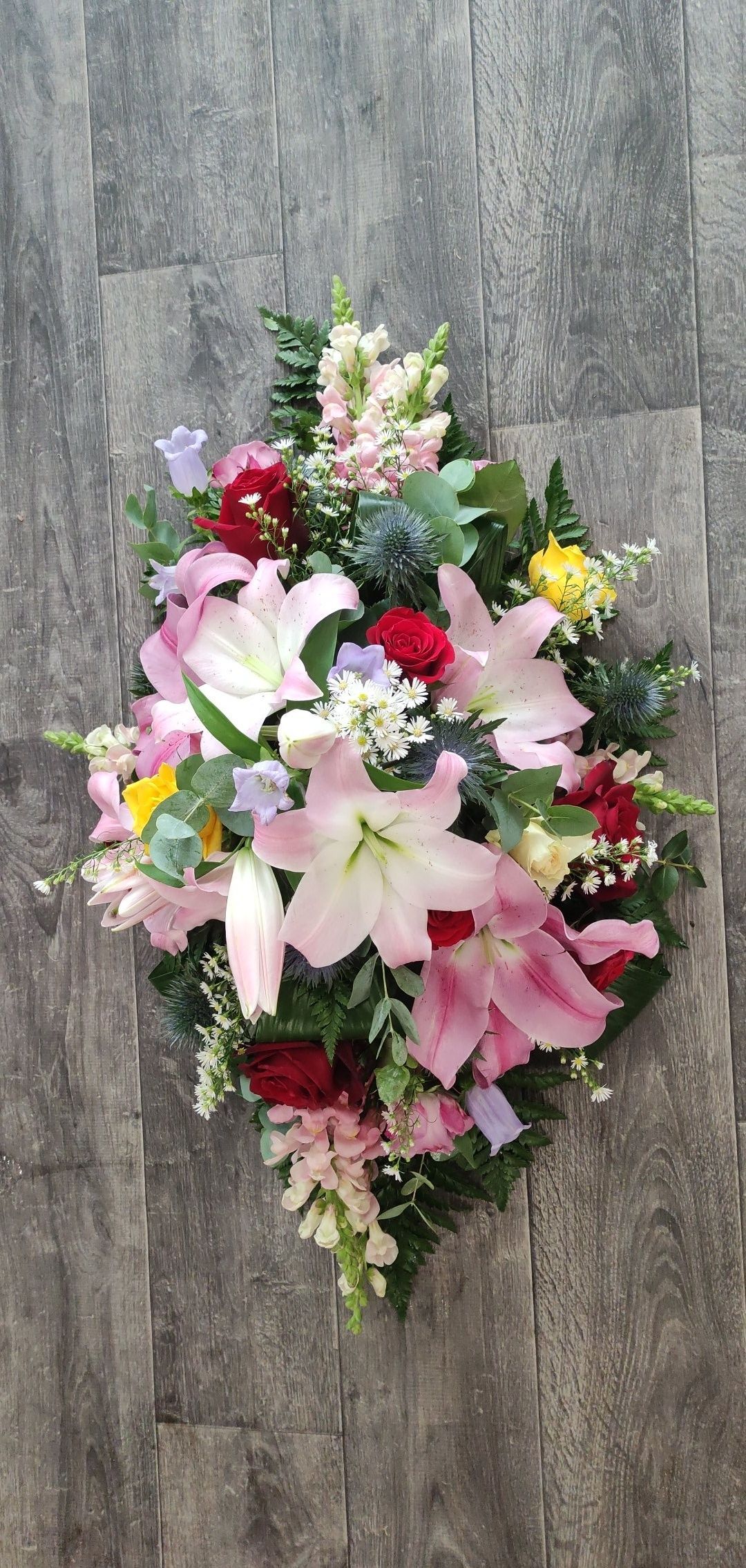 Une gerbe de fleurs.