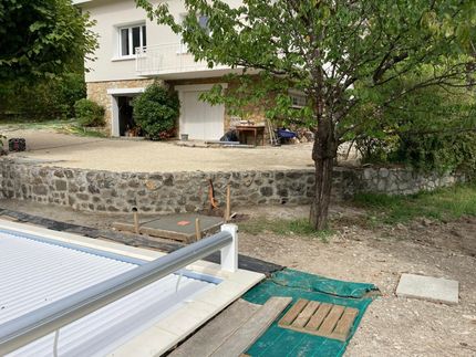 Muret et piscine
