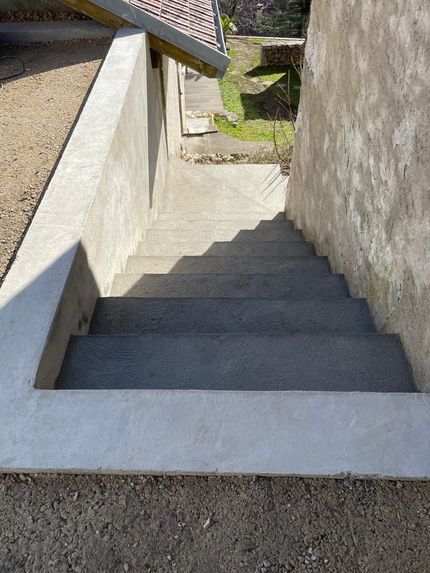 Escalier avec un muret
