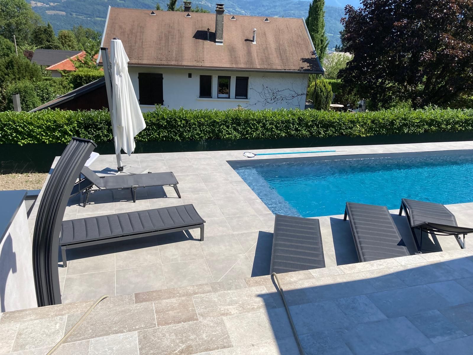 Piscine et abords en béton