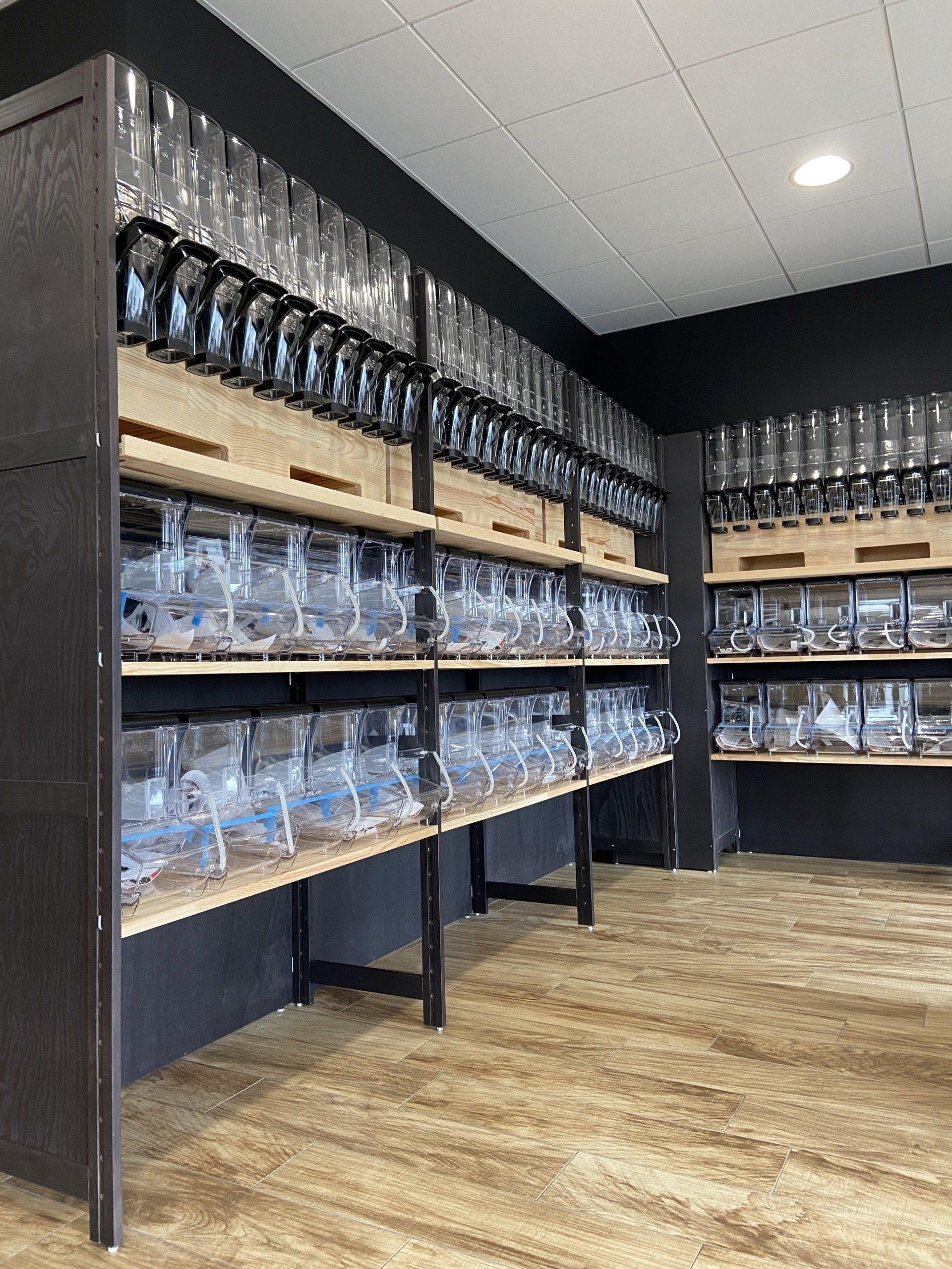 Étagères d'une boutique vrac