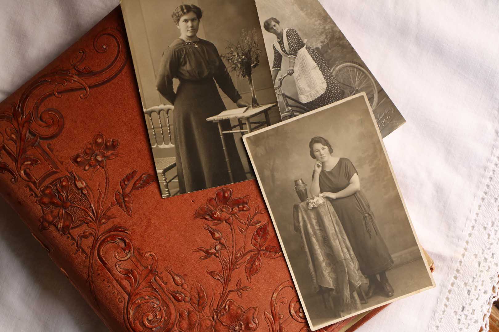 Vieillies photographies sur un vieux livre