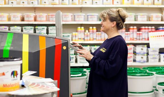 Mitarbeiterin von der Heimdecor Fachmarkt Zündorf GmbH