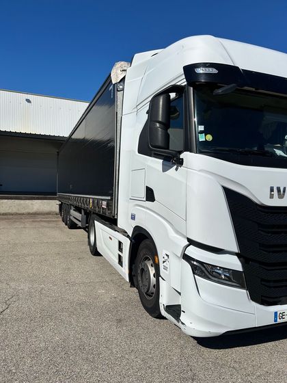 Un camion vu de profil